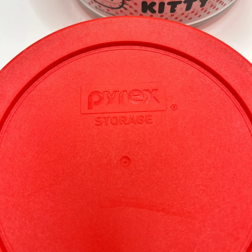 Pyrex Hello Kitty Glass Food Storage Set Red Polka Dot 2pc Round Bowls with Lids